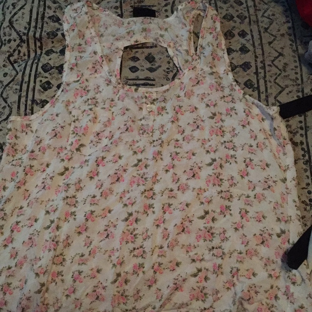 Flowery cropped tank top